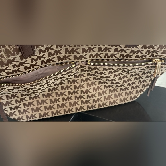 Michael Kors Leather Tote with Leather Strap - GET IT NOW FOR $27 - Picture 4 of 6